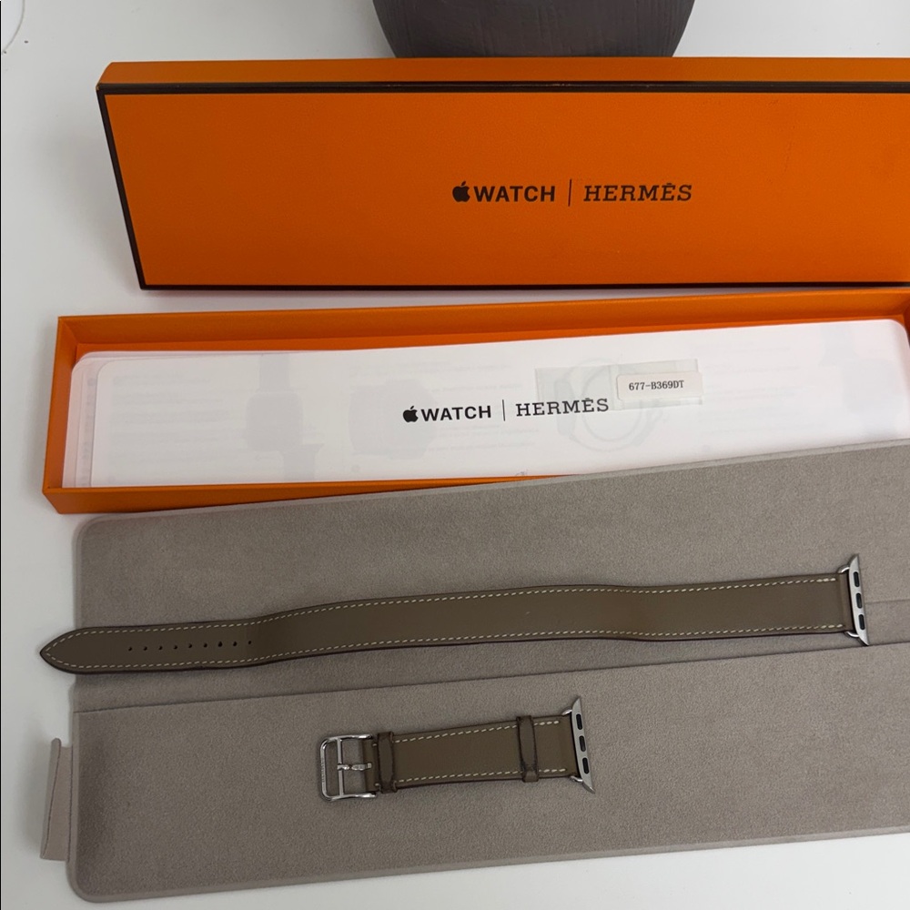 Hermes Double Tour Leather Watch Band in Taupe - Picture 5 of 15